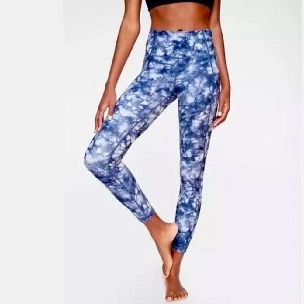 Athleta Salutation Powervita 7/8 Blue Tie Dye Leggings